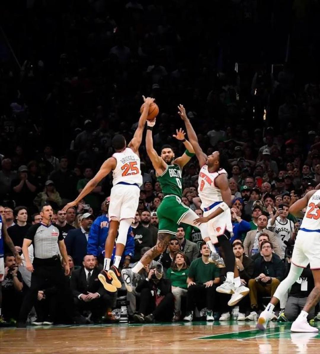 开元娱乐-纽约尼克斯发布备战花絮，加时末段强势反弹，NBA季后赛任务艰巨，球探报告显示潜力的简单介绍